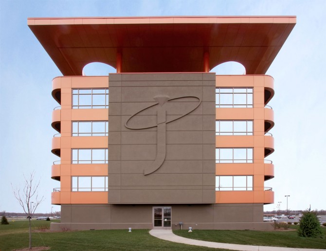 Color-Shifting Casino Design with ALUCOBOND Spectra Panels | ALUCOBOND