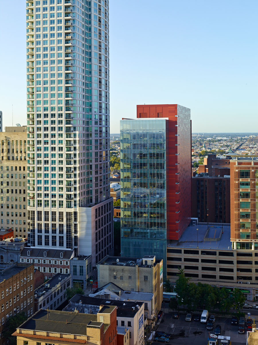 Penn Medicine Washington Square, Ballinger, ALUCOBOND® PLUS Custom ACM, Photography by Jeffrey Totaro