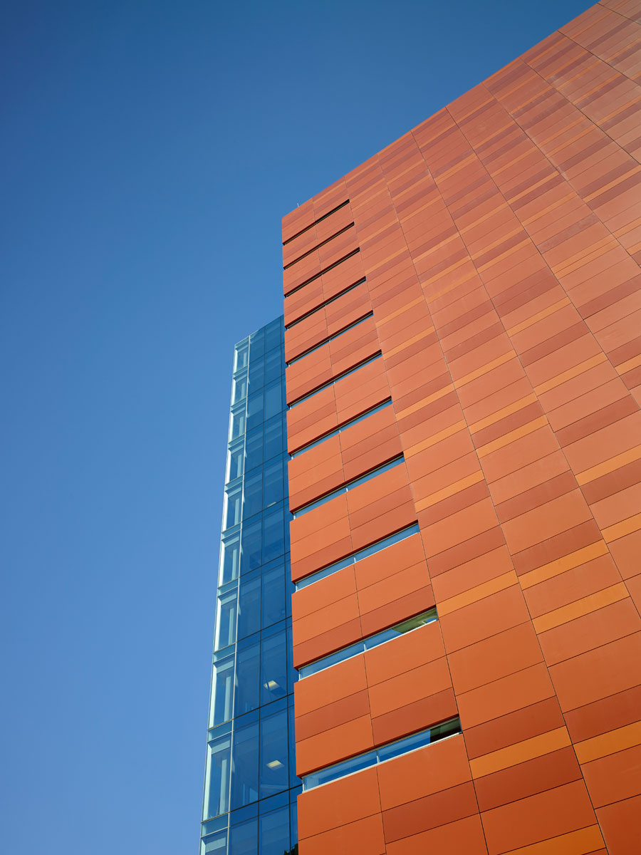 Penn Medicine Washington Square, Ballinger, ALUCOBOND® PLUS Custom ACM, Photography by Jeffrey Totaro