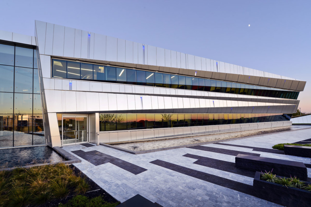 Connor Group Headquarters, Miamisburg, Ohio, Moody Nolan, ALUCOBOND® Natural Brushed Finish, Photography Daniel Lunghi