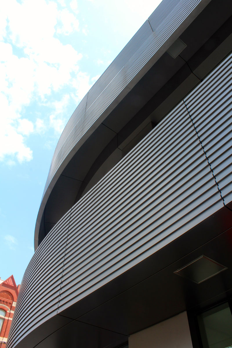 Lincoln Park Centre, ALUCOBOND® Natural Brushed Stainless, Chicago, Illinois, Weiss Architects, Sobotec, Photography Paul Biasco