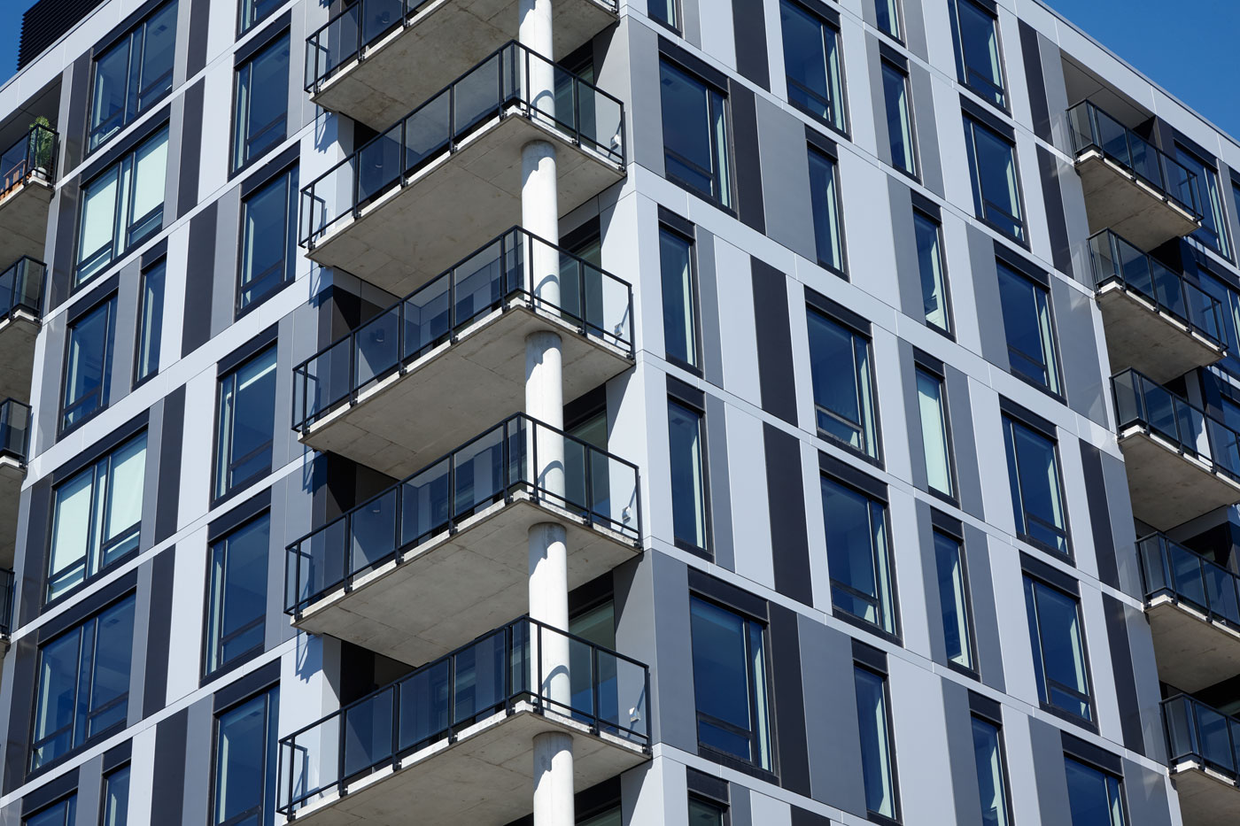 Encore Luxury Apartments, Minneapolis, ESG Architecture Design, ALUCOBOND® Plus, Berwald Roofing Sheet Metal, Bergerson Photography