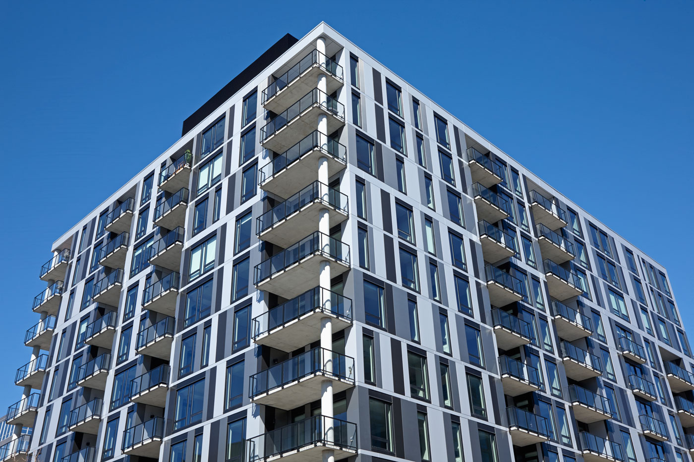 Encore Luxury Apartments, Minneapolis, ESG Architecture Design, ALUCOBOND® Plus, Berwald Roofing Sheet Metal, Bergerson Photography