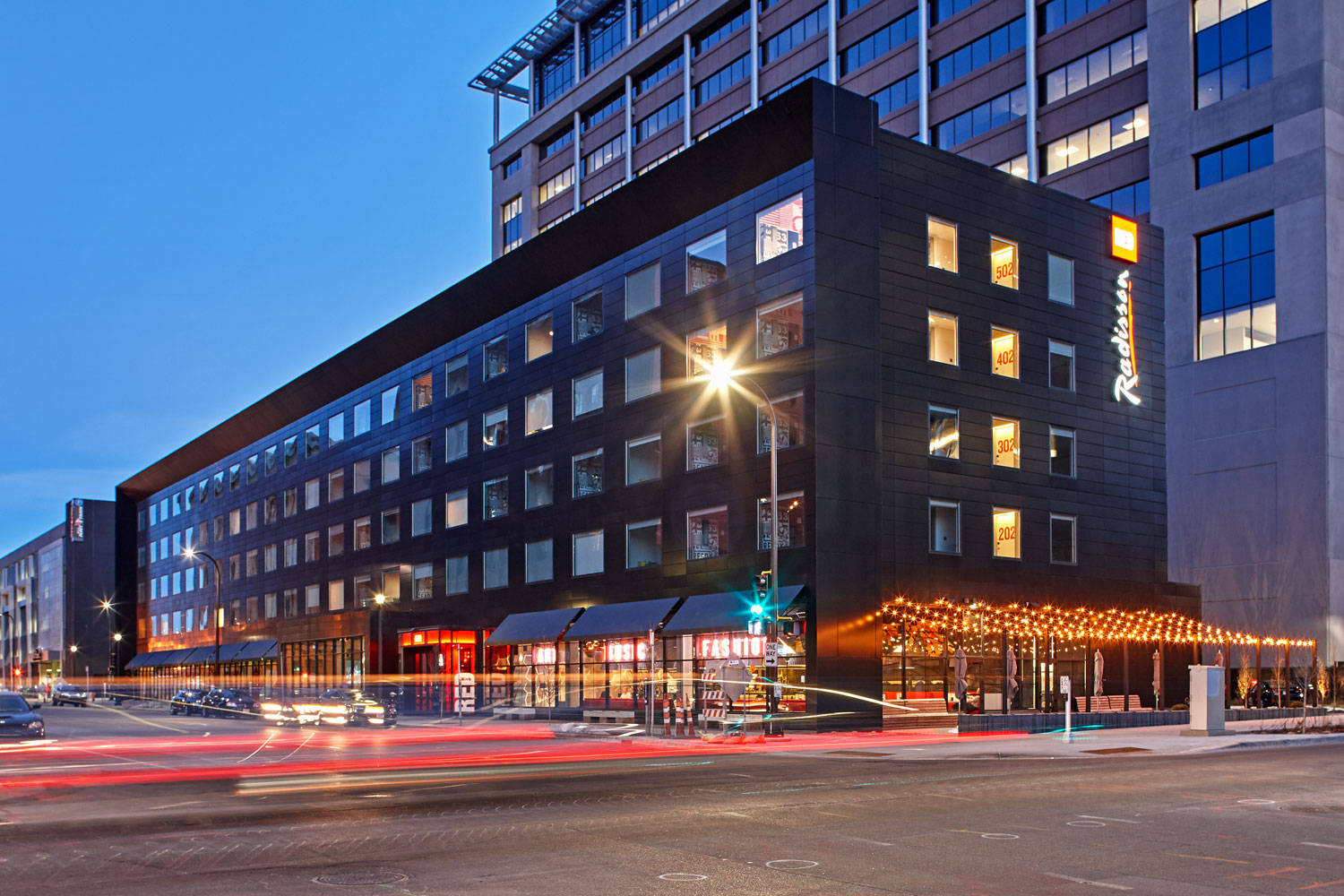 Radison RED Hotel, Minneapolis, ALUCOBOND® PLUS Focus Black, ESG Architecture Design, Atomic Sheet Metal, Ryan Companies US, Bergerson Photography