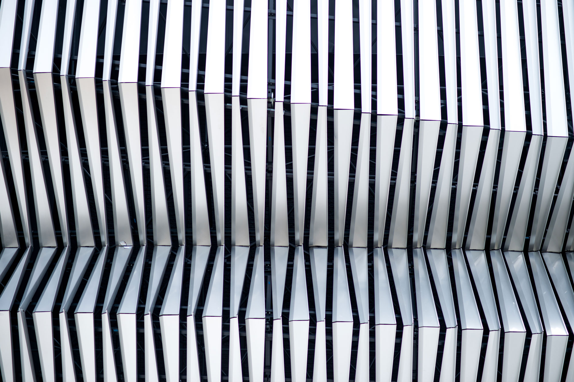 Nassau Veterans Memorial Coliseum, New York, SHoP Architects, Gensler, ALUCOBOND® PLUS NaturAL Brushed, Hunt Construction Group, Sobotec, Crown Corr, Photography Jamey Price