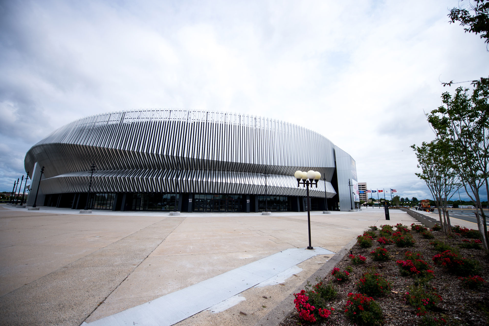 Nassau Veterans Memorial Coliseum, New York, SHoP Architects, Gensler, ALUCOBOND® PLUS NaturAL Brushed, Hunt Construction Group, Sobotec, Crown Corr, Photography Jamey Price