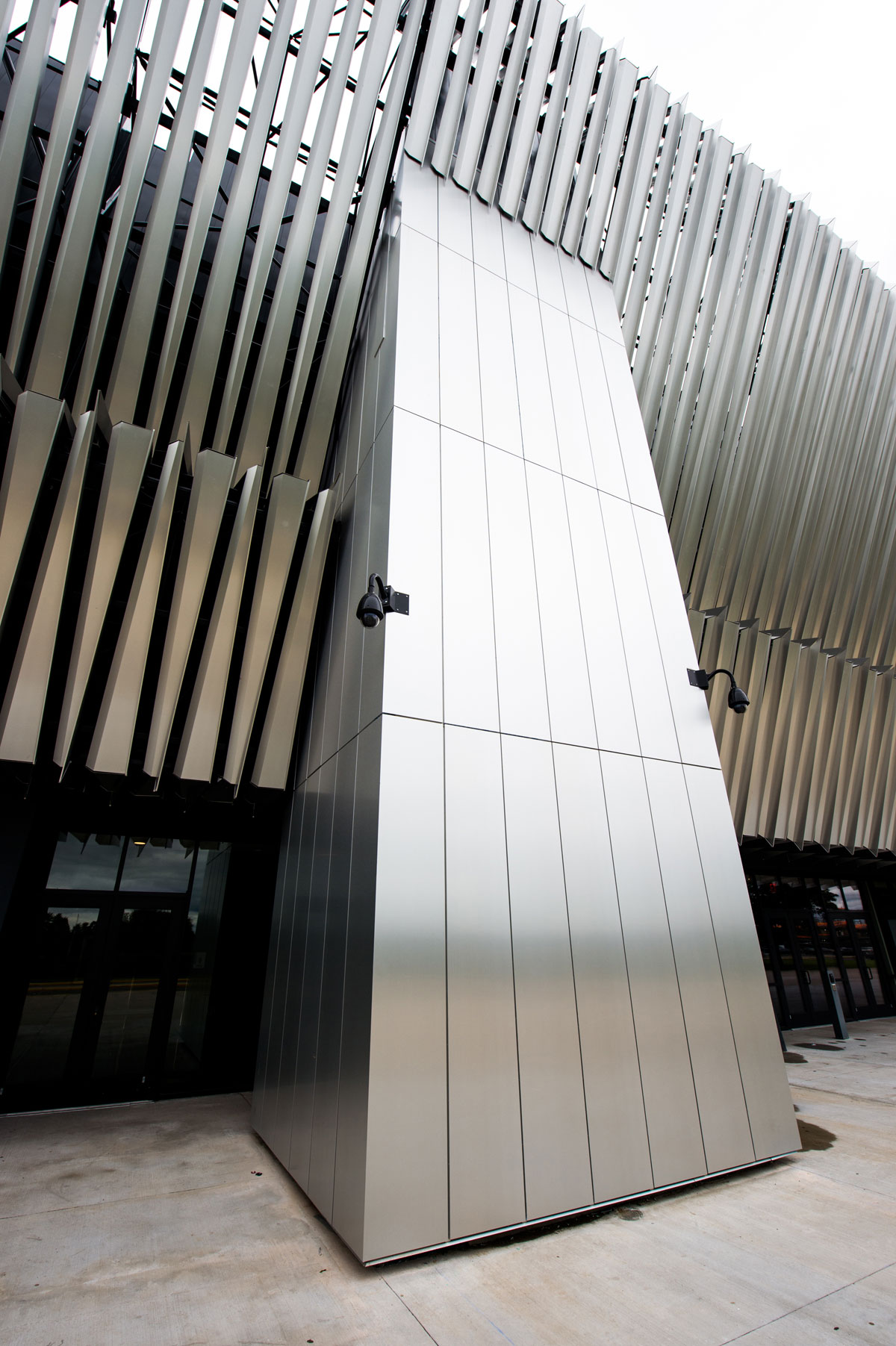 Nassau Veterans Memorial Coliseum, New York, SHoP Architects, Gensler, ALUCOBOND® PLUS NaturAL Brushed, Hunt Construction Group, Sobotec, Crown Corr, Photography Jamey Price