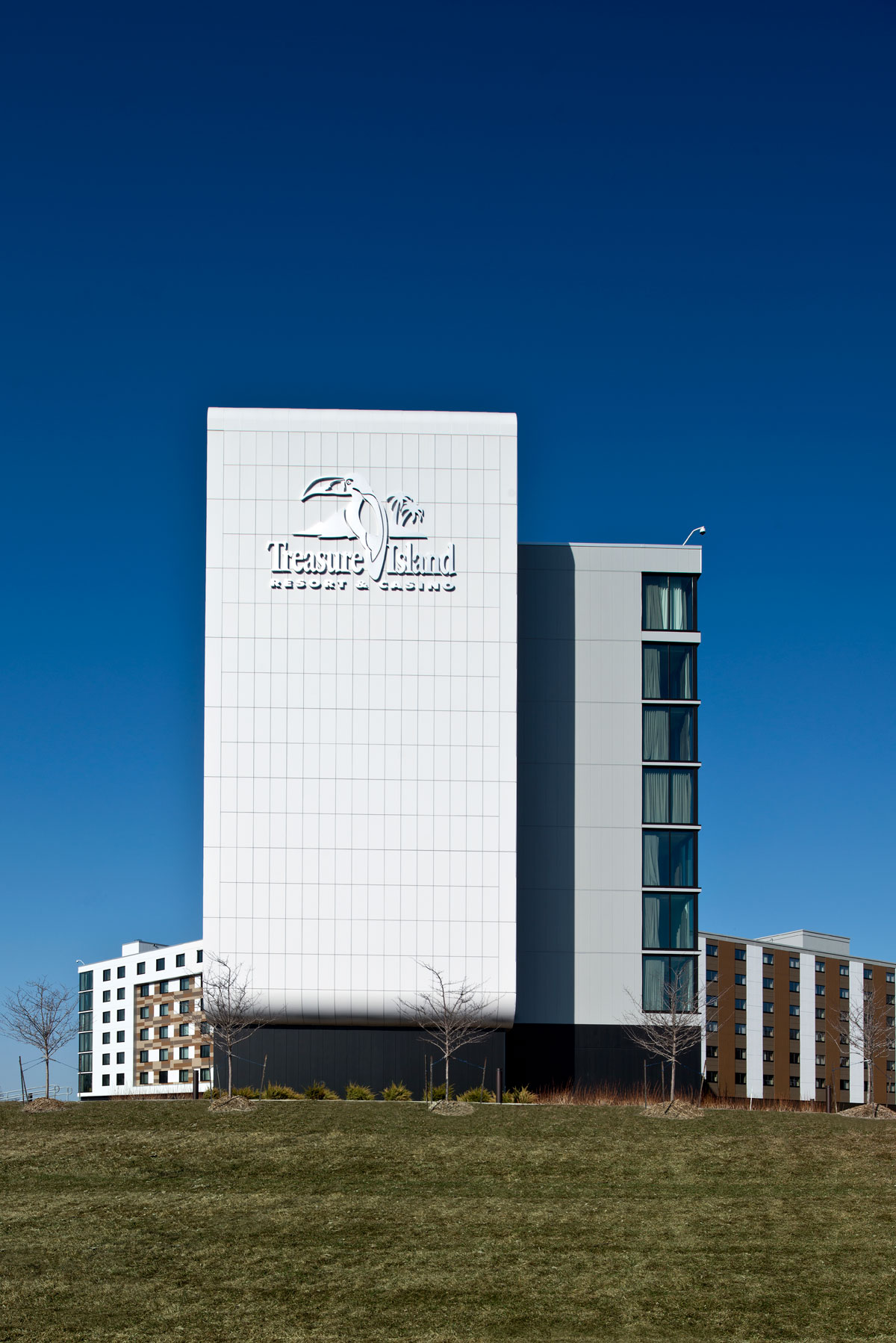 Treaure Island Resort Casino, Welch, Minnesota, RSP Architects, Custom ALUCOBOND® PLUS ACM, Photography Mark Kempf