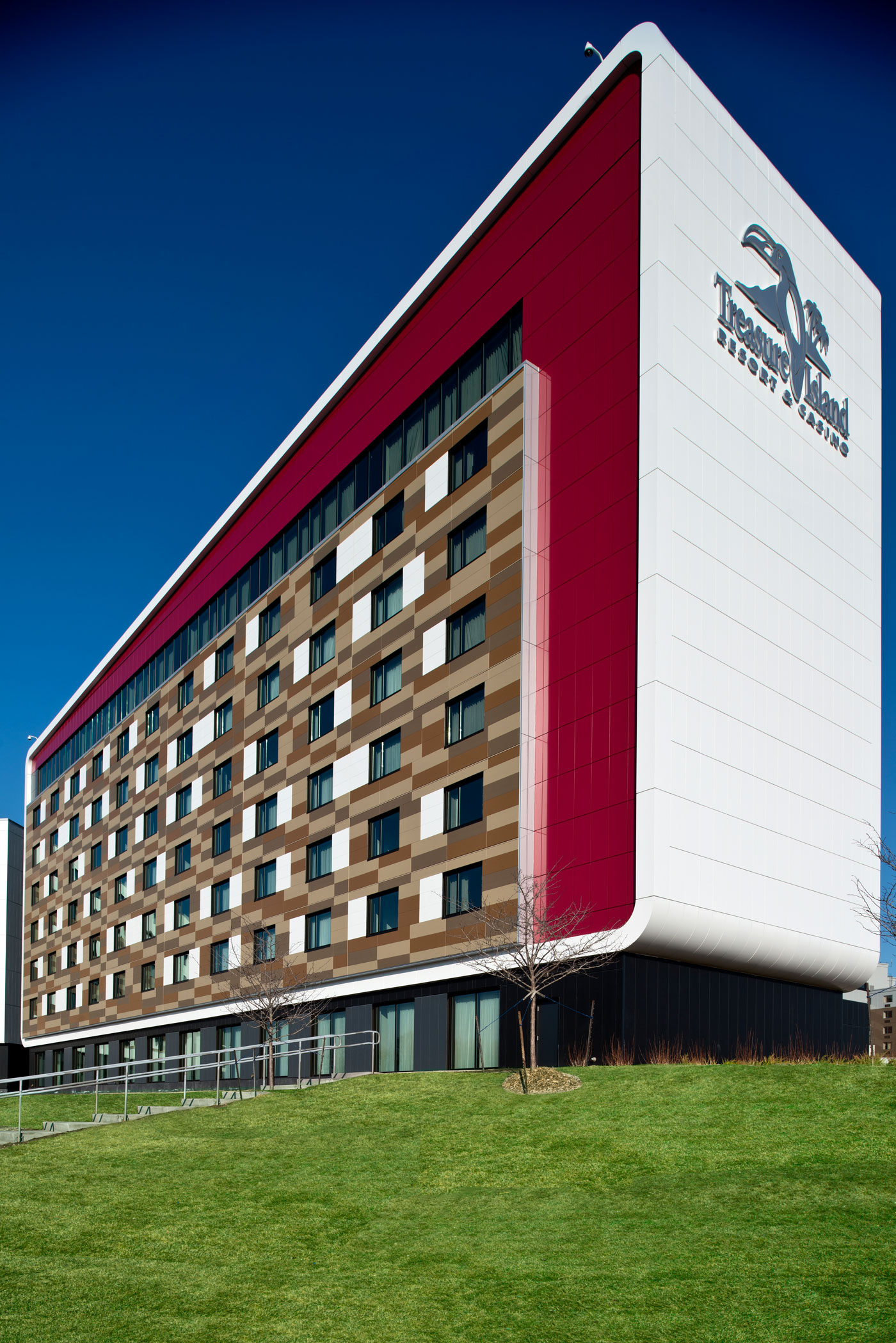 Treaure Island Resort Casino, Welch, Minnesota, RSP Architects, Custom ALUCOBOND® PLUS ACM, Photography Mark Kempf