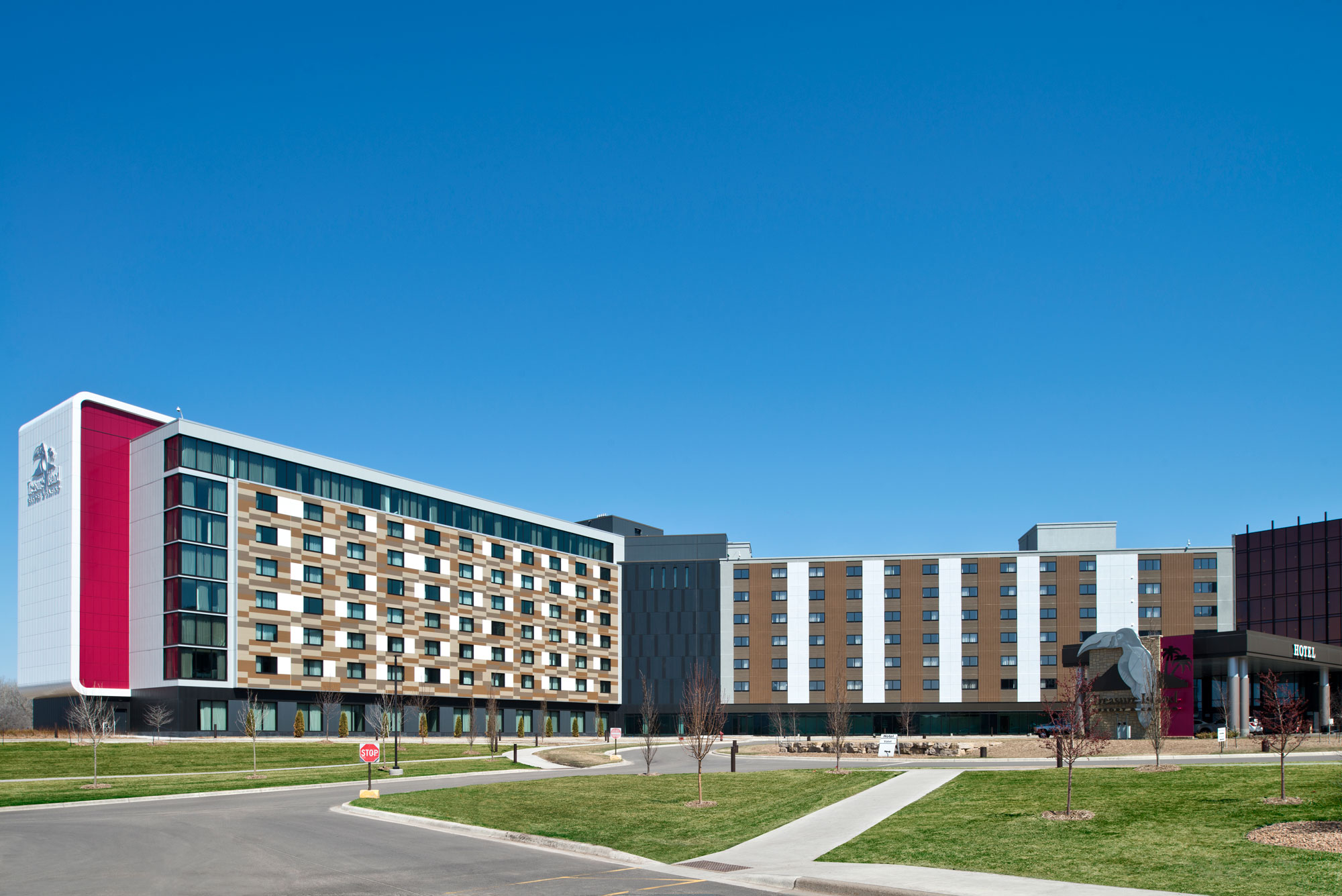 Treaure Island Resort Casino, Welch, Minnesota, RSP Architects, Custom ALUCOBOND® PLUS ACM, Photography Mark Kempf