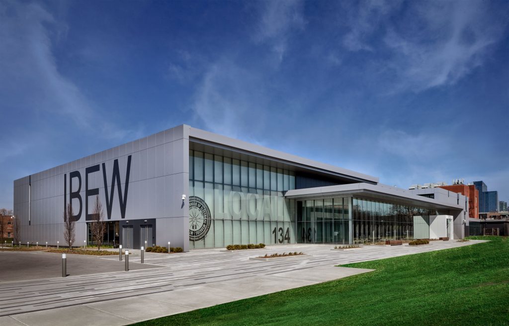 IBEW Local 134 Headquarters, Wight Company, Sobotec, Architectural Panel Systems, ALUCOBOND® PLUS, Photography Paul Schlismann